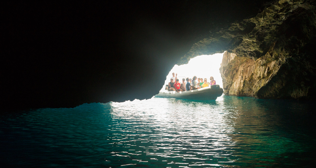 Boat tour around Ustica